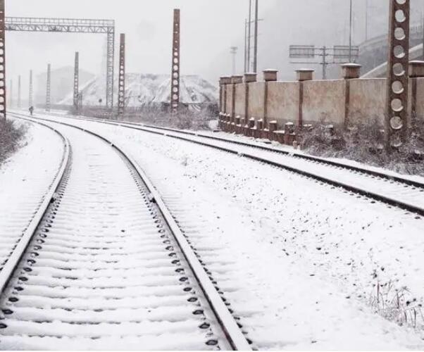 冬天已到，雨雪天氣增多，應該怎么做才能防止凈化板發潮？